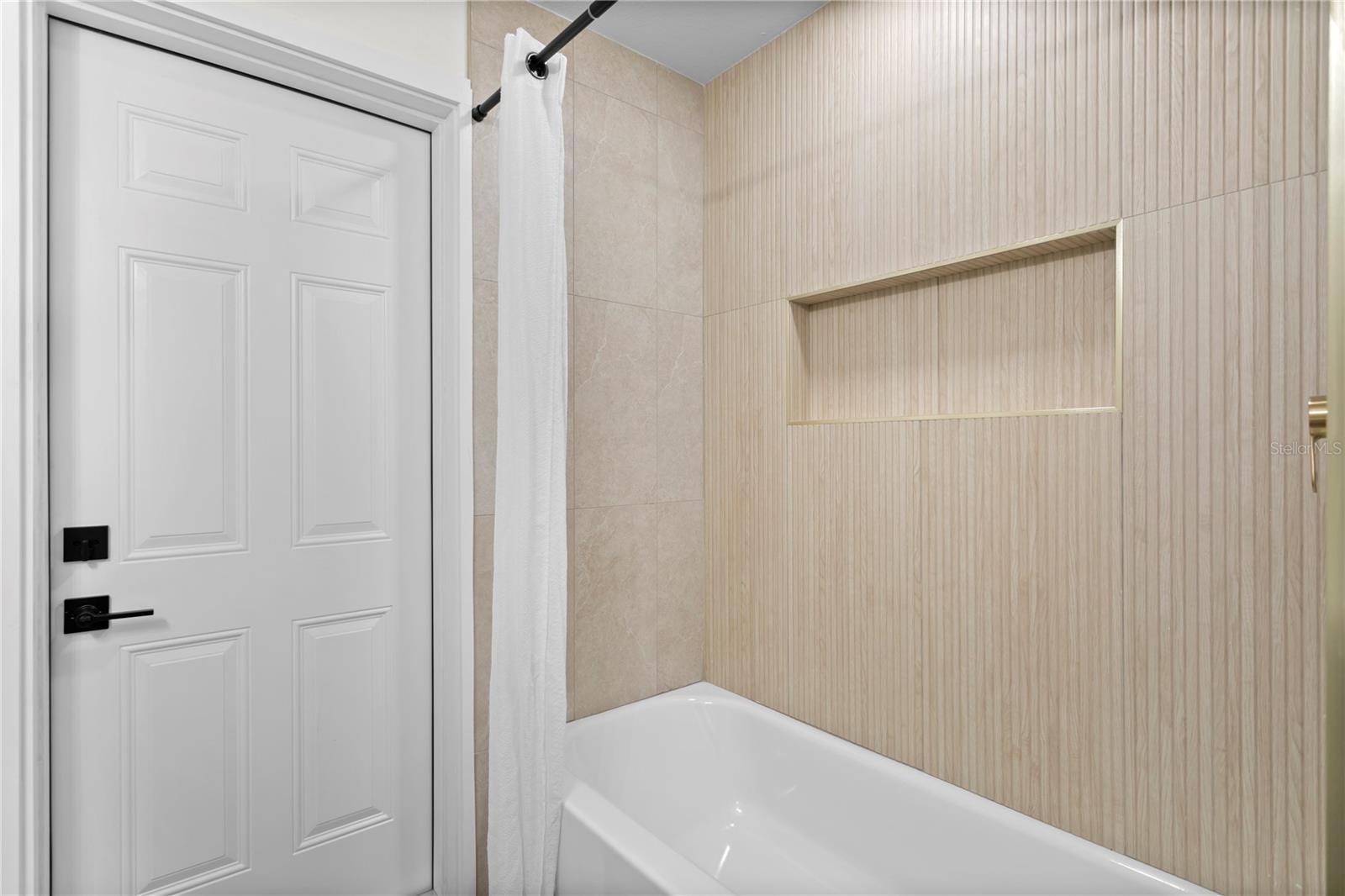 Listing photo id 34 for 1664 Whitewood Drive