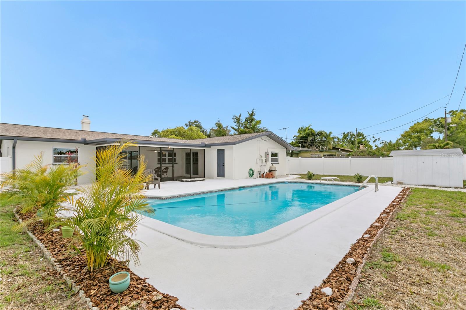 Listing photo id 38 for 1664 Whitewood Drive