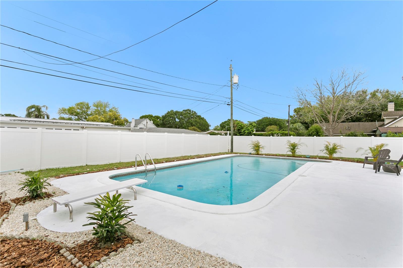 Listing photo id 40 for 1664 Whitewood Drive