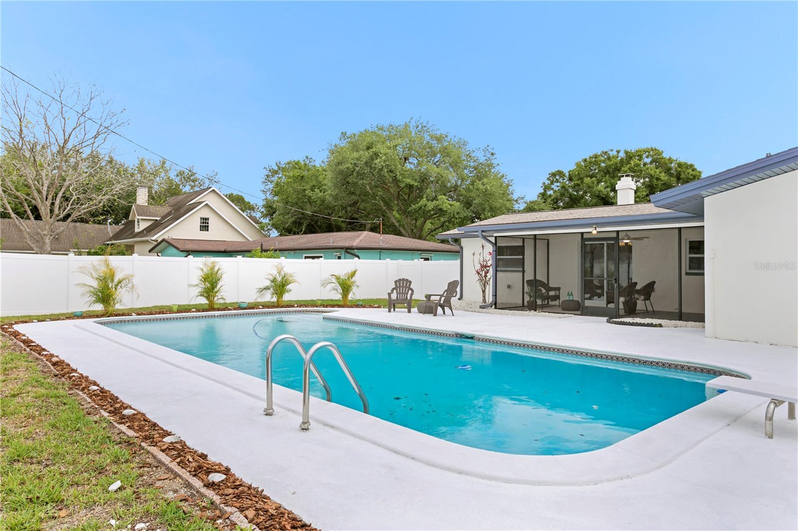 Listing photo id 42 for 1664 Whitewood Drive