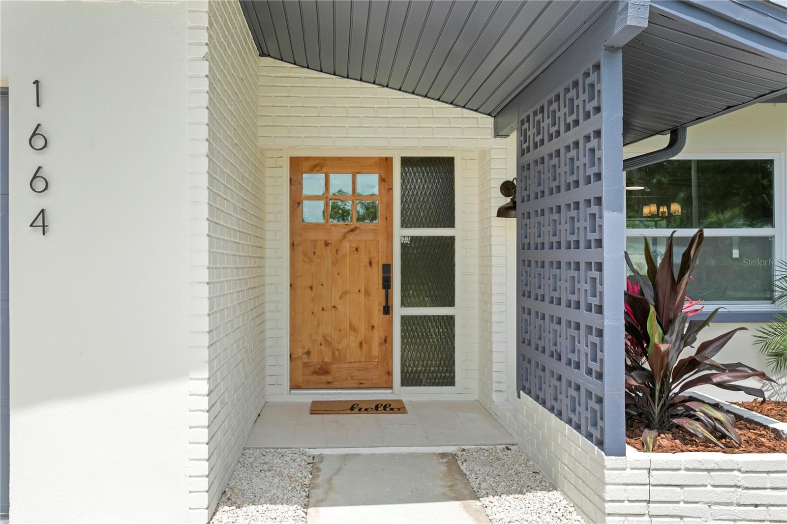 Listing photo id 5 for 1664 Whitewood Drive