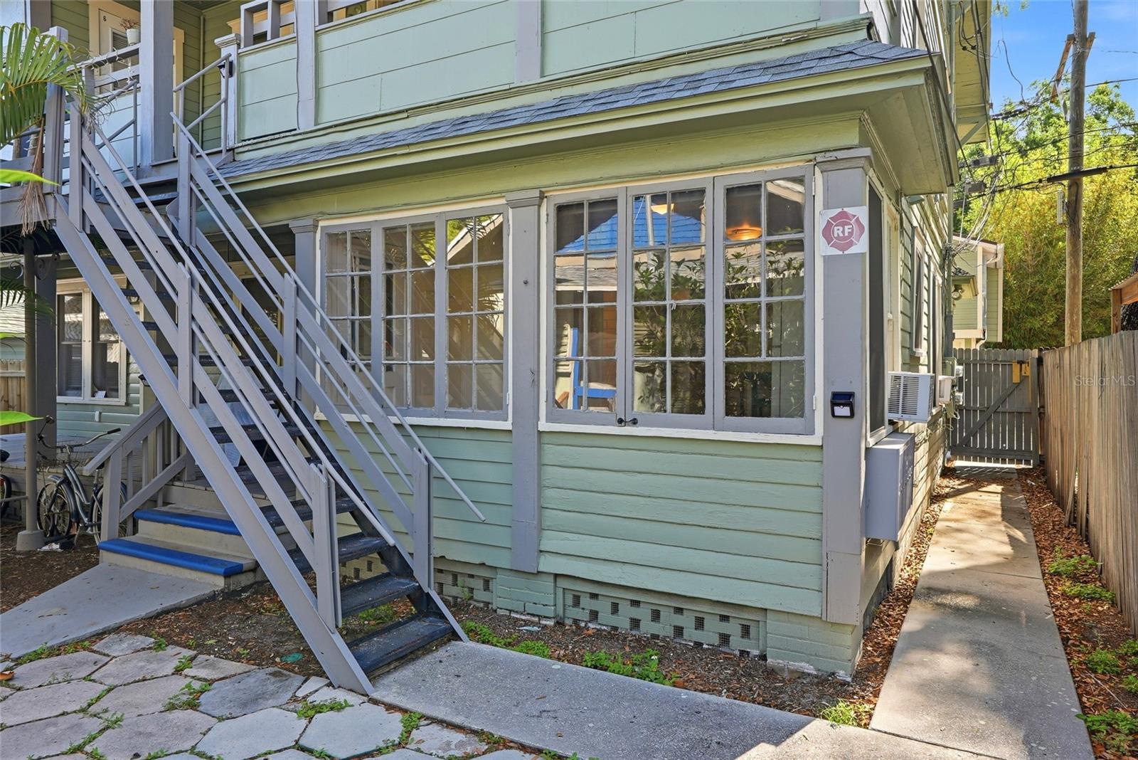 Details for 725 8th Street N 1, ST PETERSBURG, FL 33701