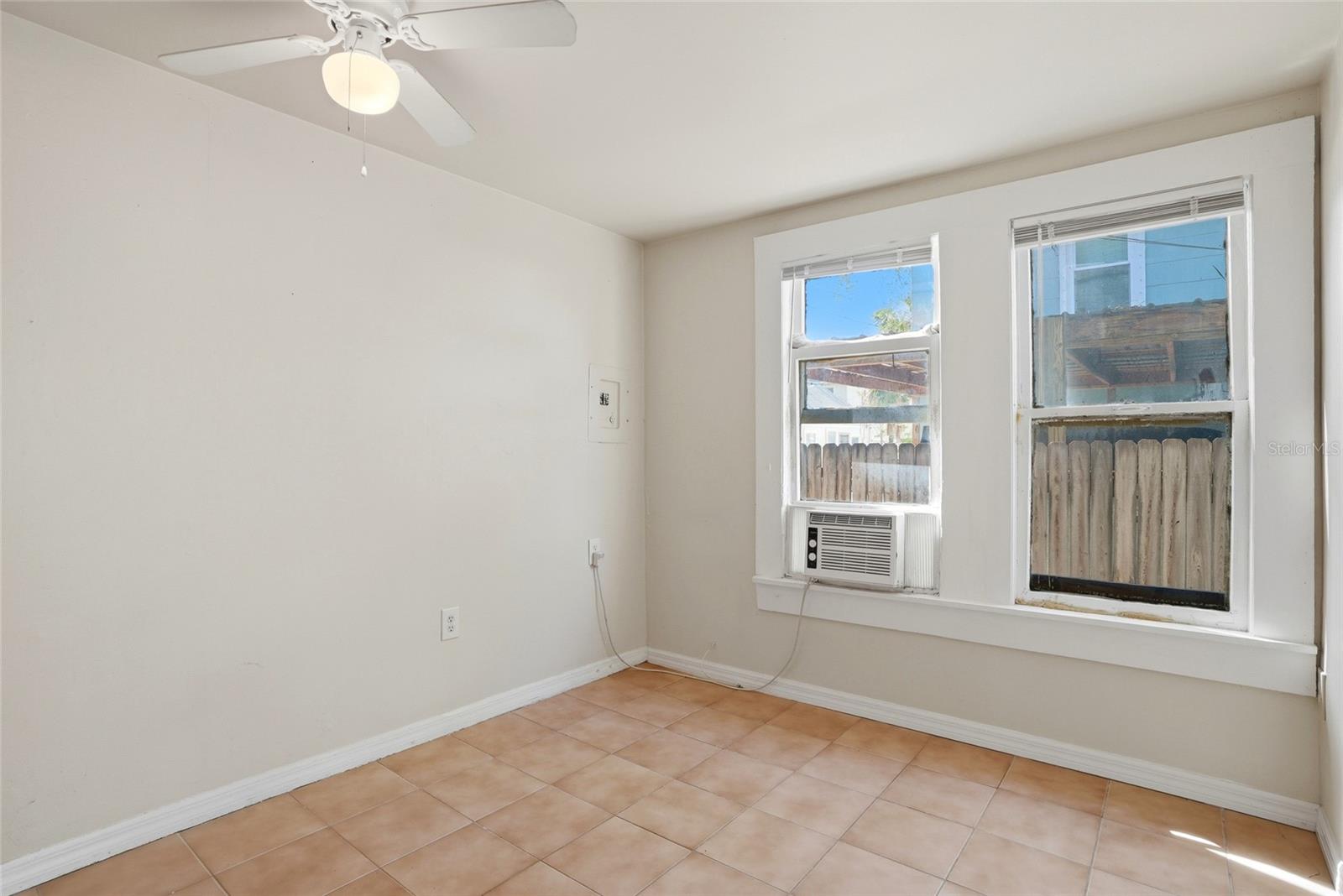 Image 12 of 18 For 725 8th Street N 1