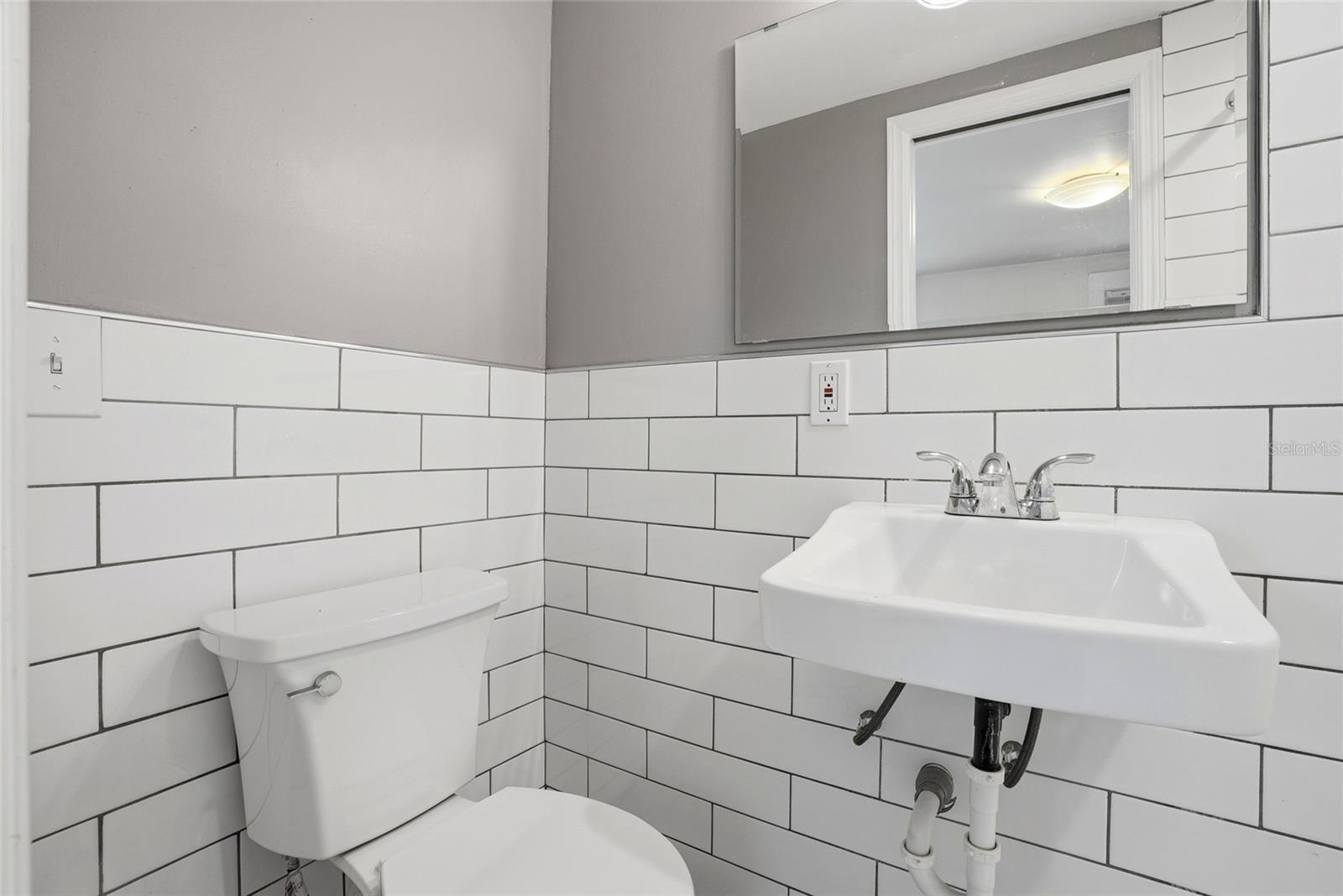 Image 14 of 18 For 725 8th Street N 1