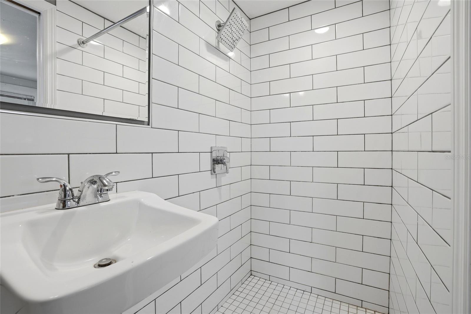 Image 15 of 18 For 725 8th Street N 1