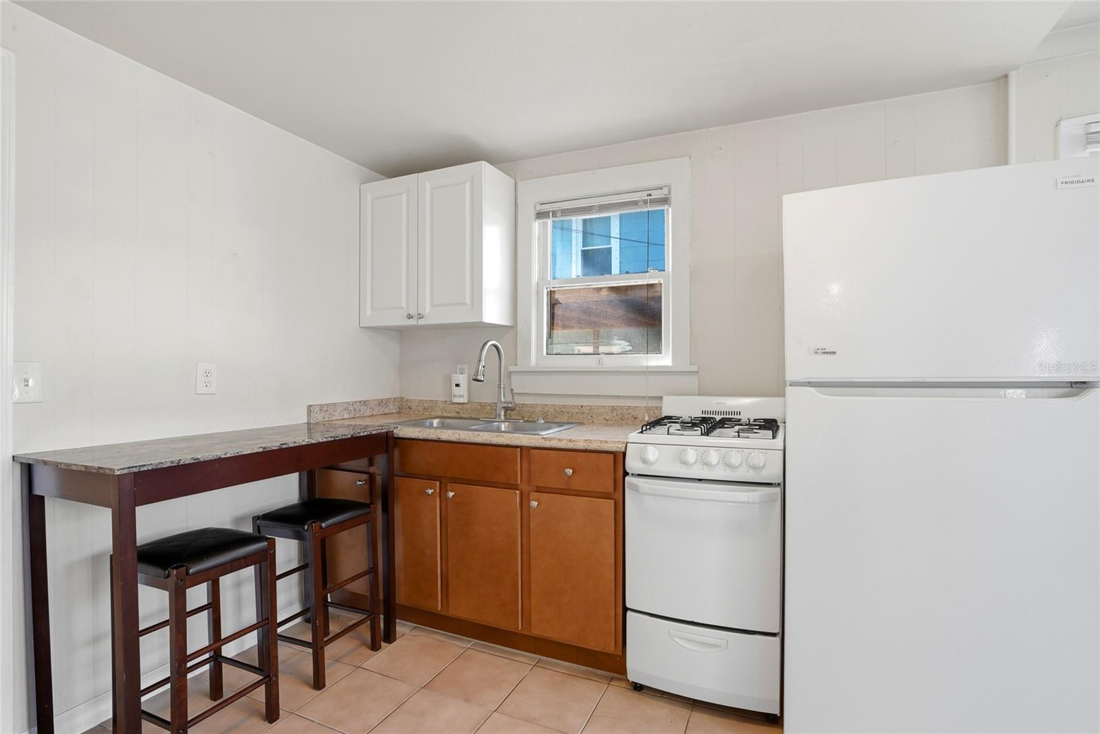 Image 4 of 18 For 725 8th Street N 1