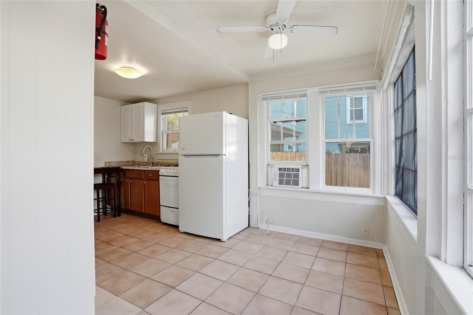 Image 5 of 18 For 725 8th Street N 1