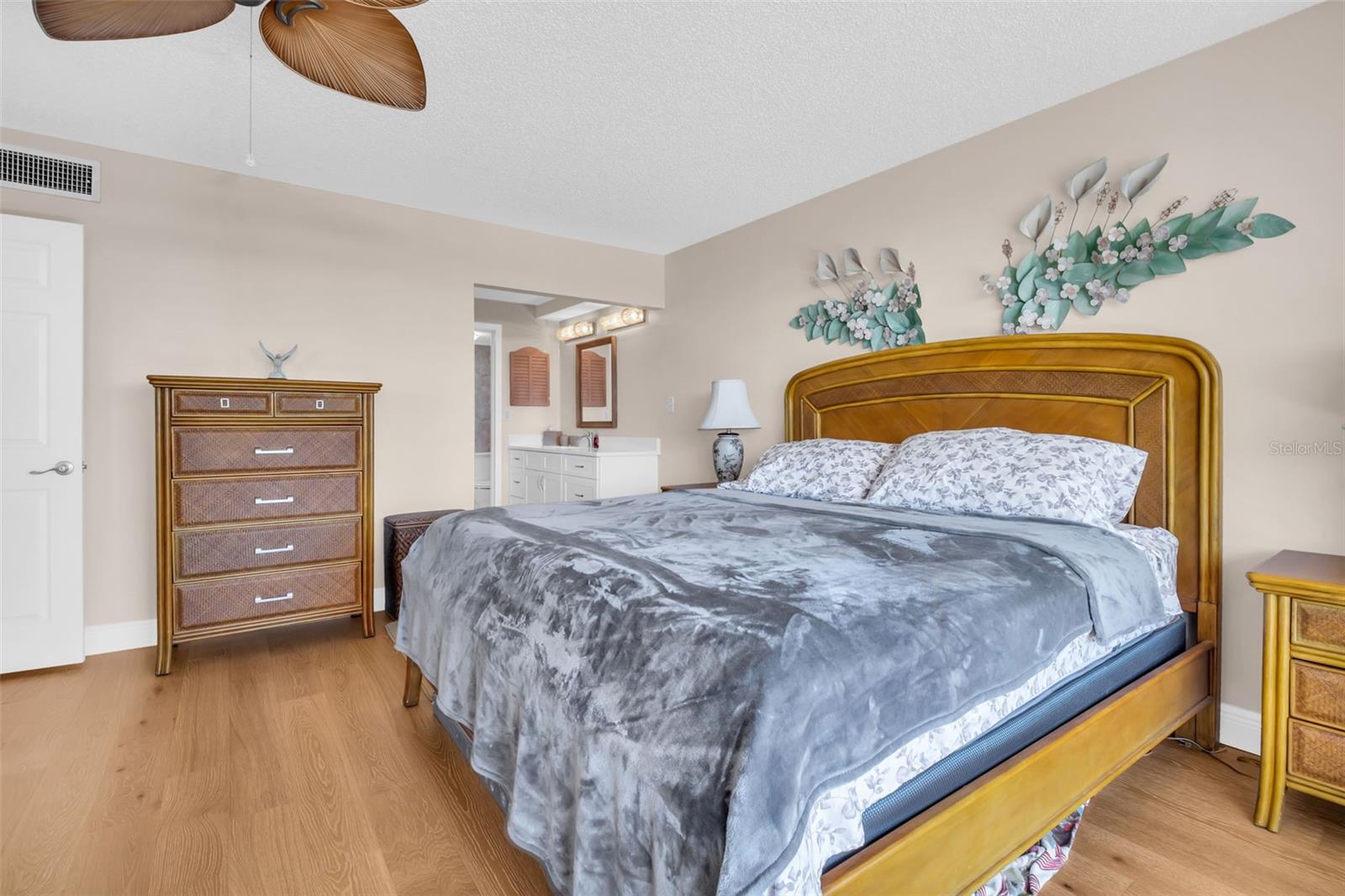 Image 10 of 31 For 2700 Bayshore Boulevard 9305