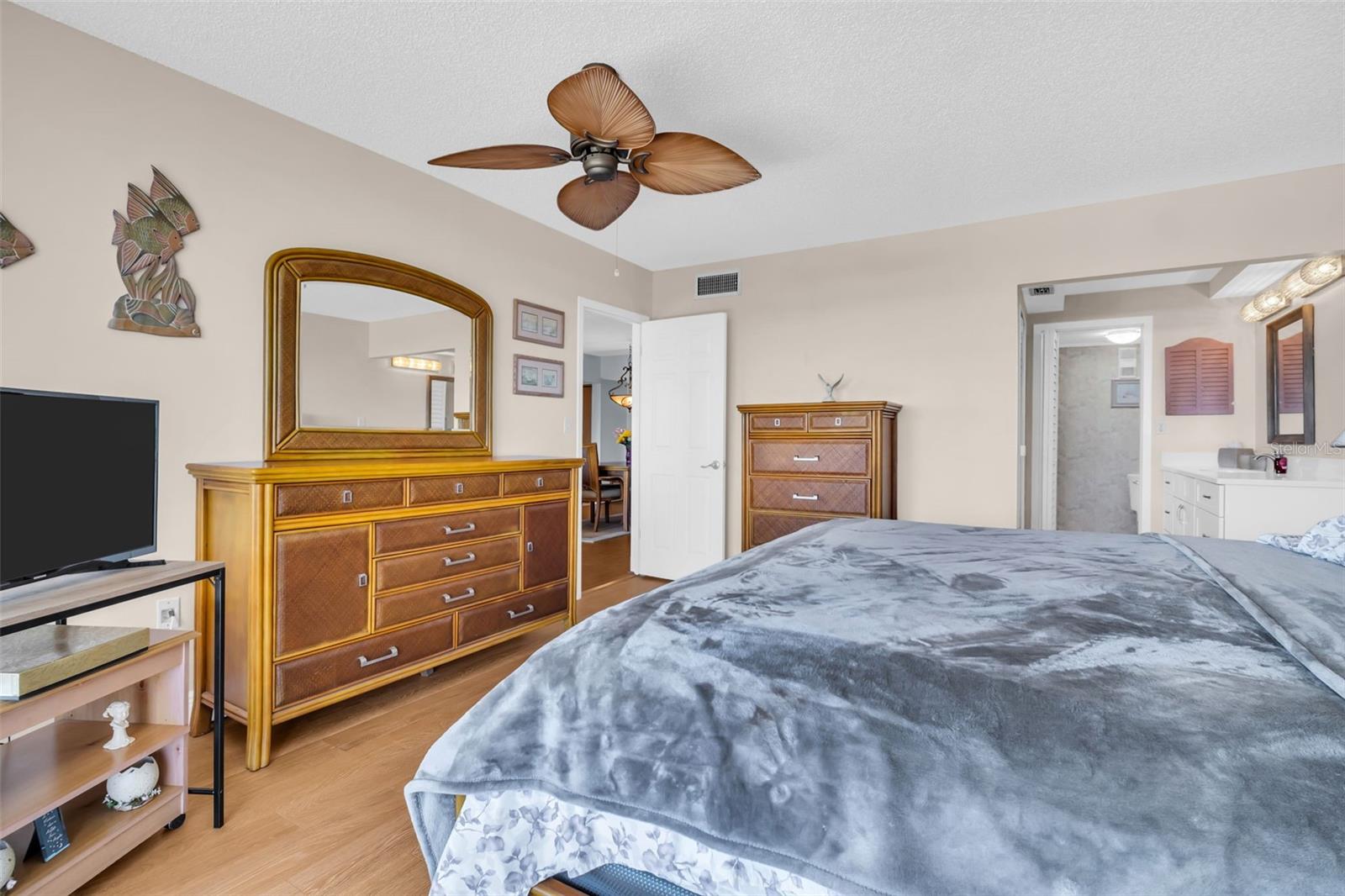 Image 11 of 31 For 2700 Bayshore Boulevard 9305