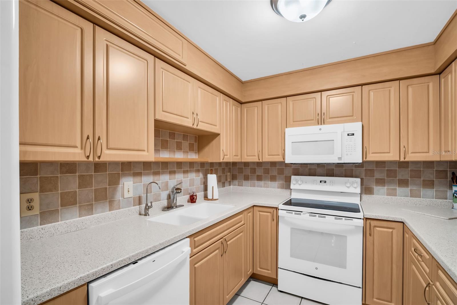 Image 7 of 31 For 2700 Bayshore Boulevard 9305