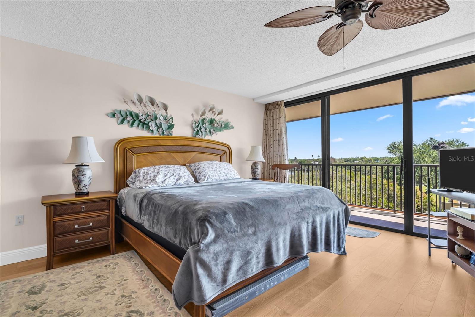 Image 9 of 31 For 2700 Bayshore Boulevard 9305