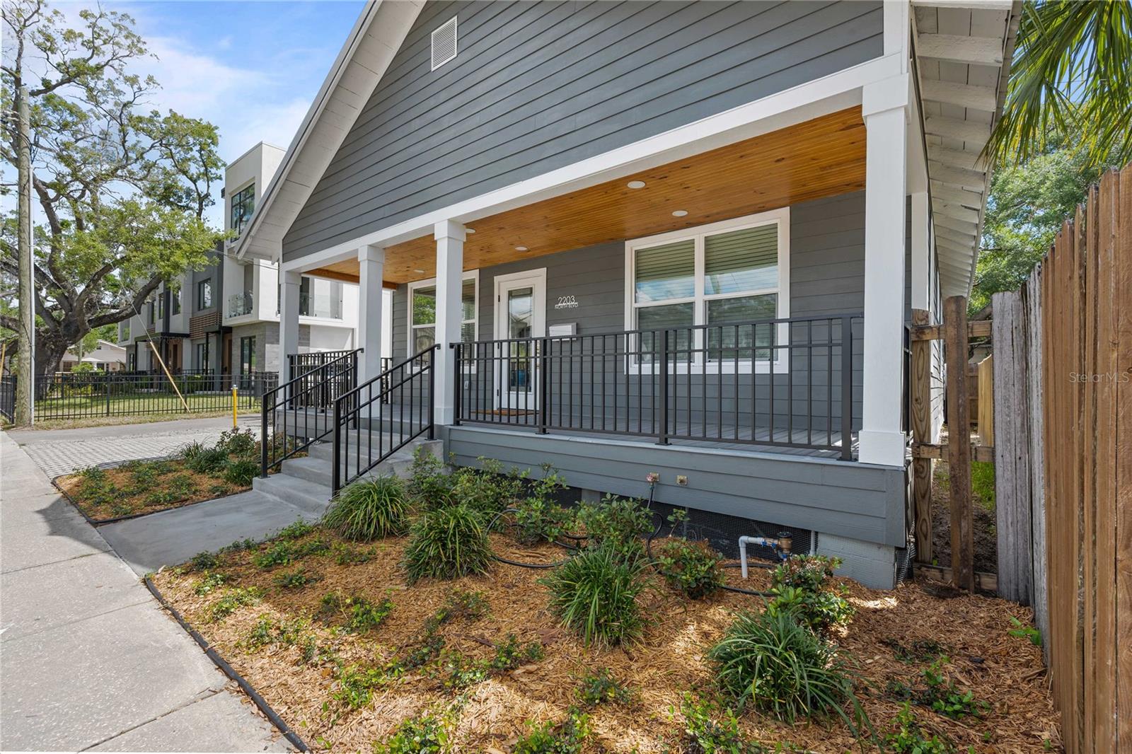 Image 2 of 61 For 2203 Boulevard