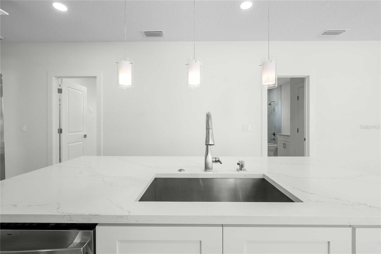 Image 21 of 61 For 2203 Boulevard