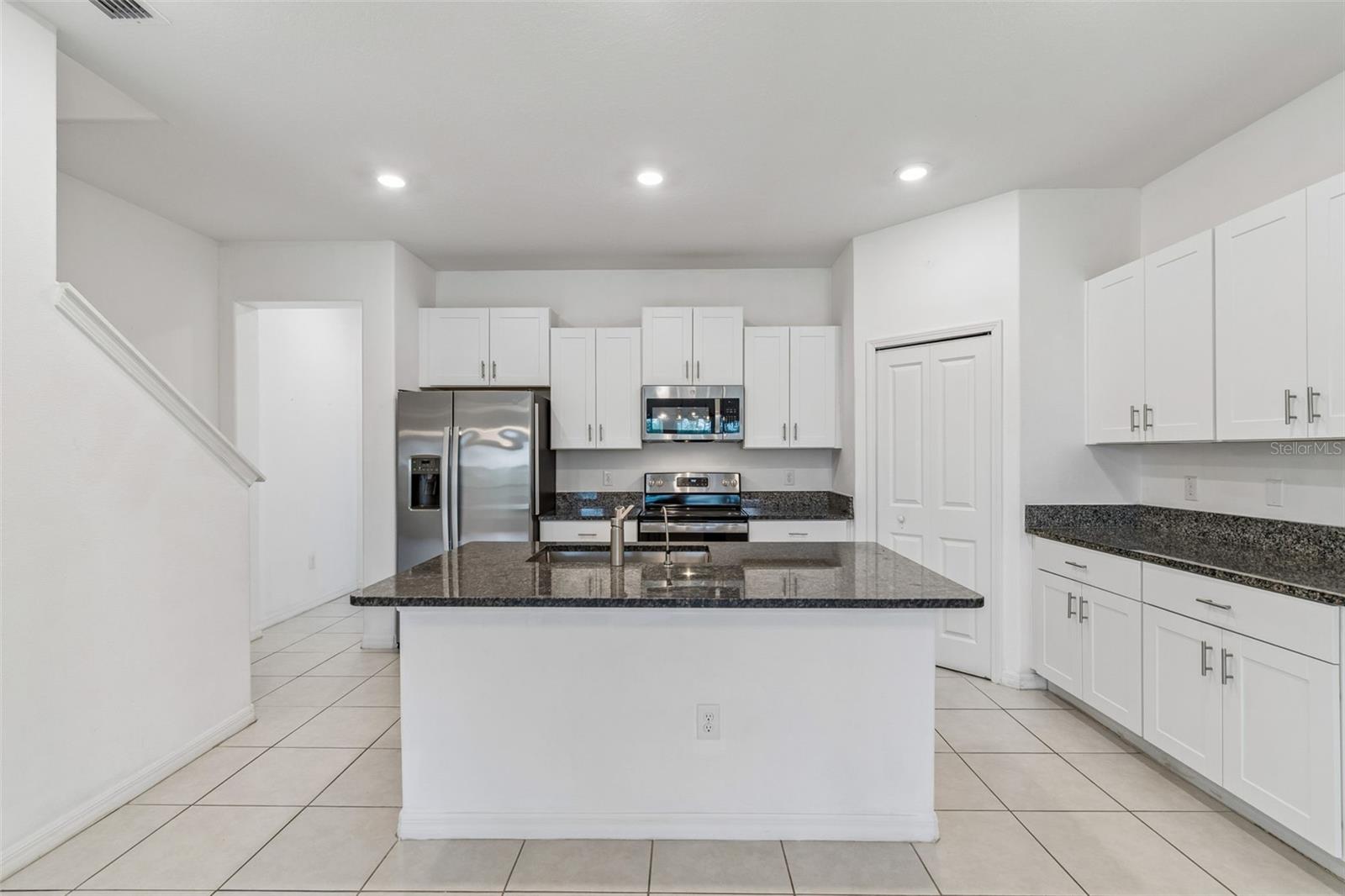 Listing photo id 11 for 4706 Tuscan Loon Drive