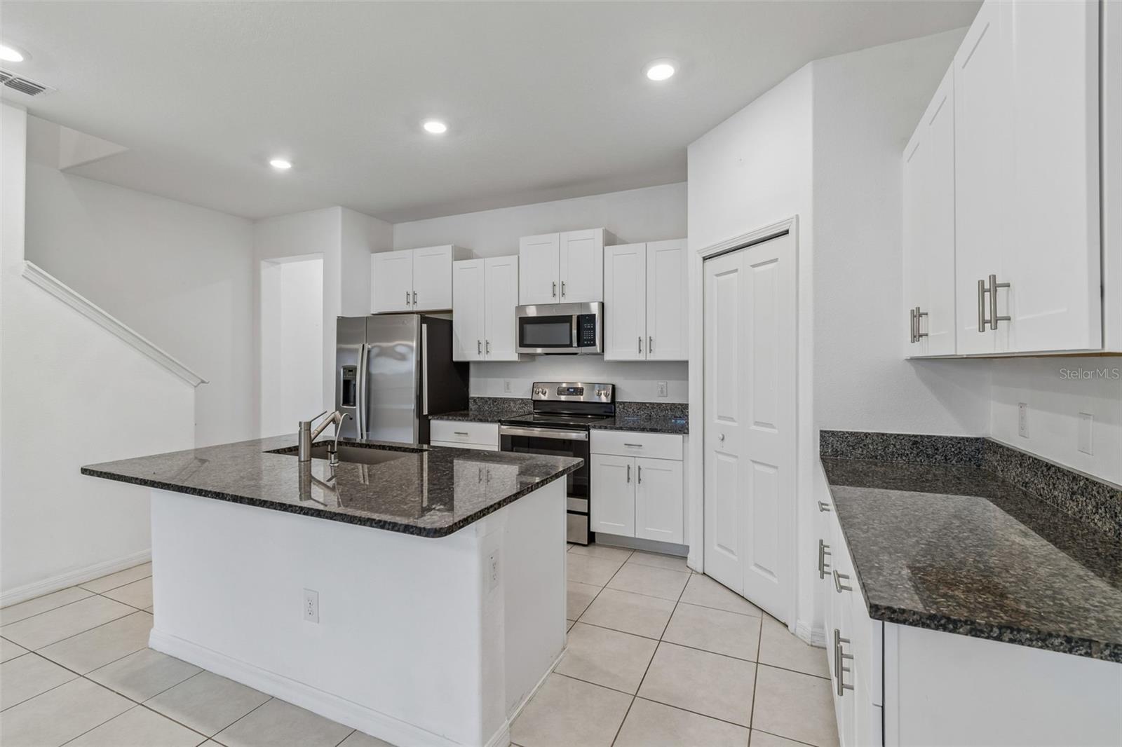 Listing photo id 12 for 4706 Tuscan Loon Drive