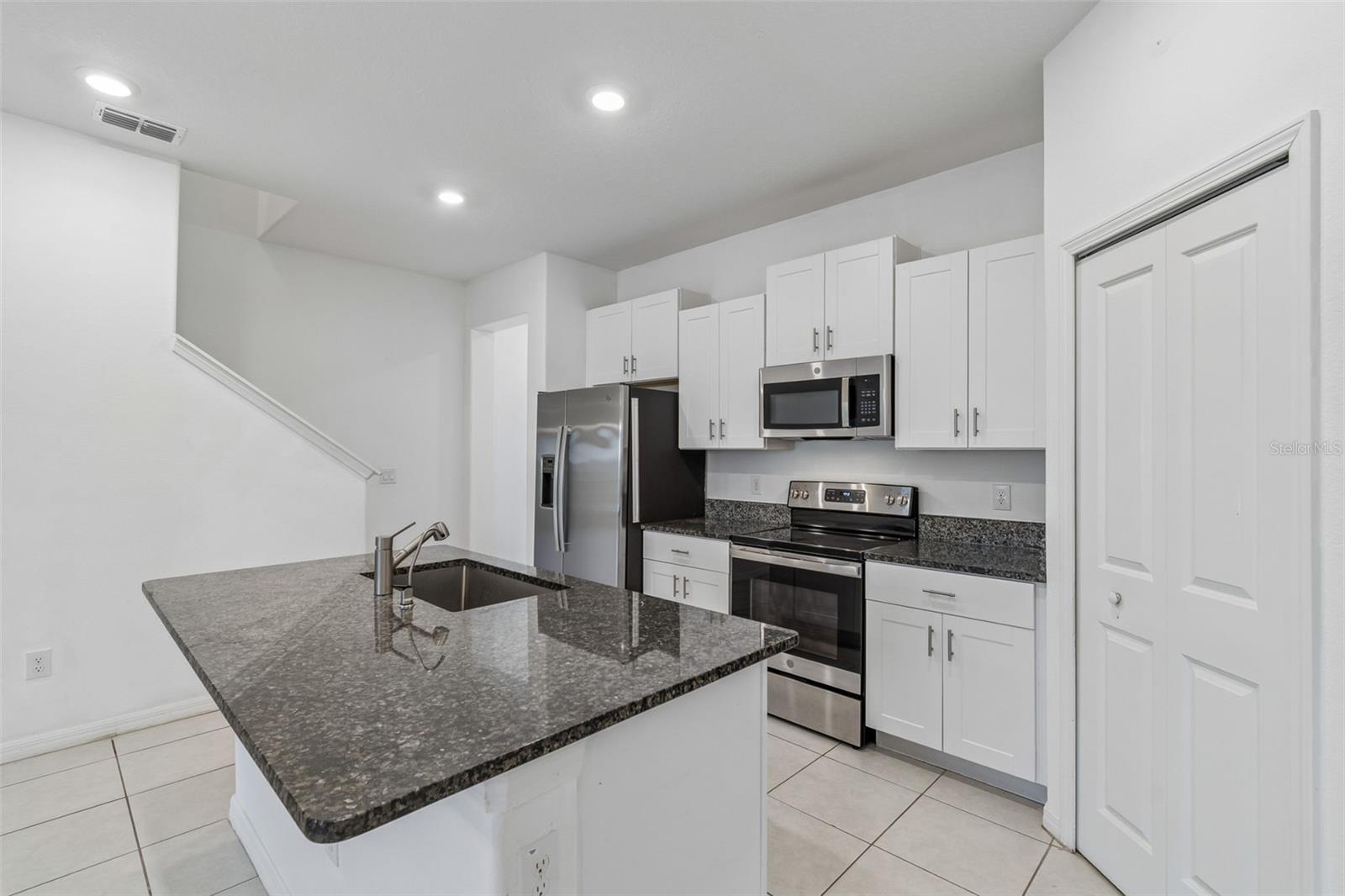 Listing photo id 13 for 4706 Tuscan Loon Drive