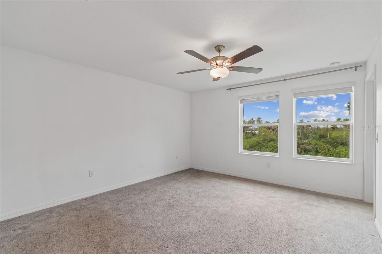 Listing photo id 16 for 4706 Tuscan Loon Drive