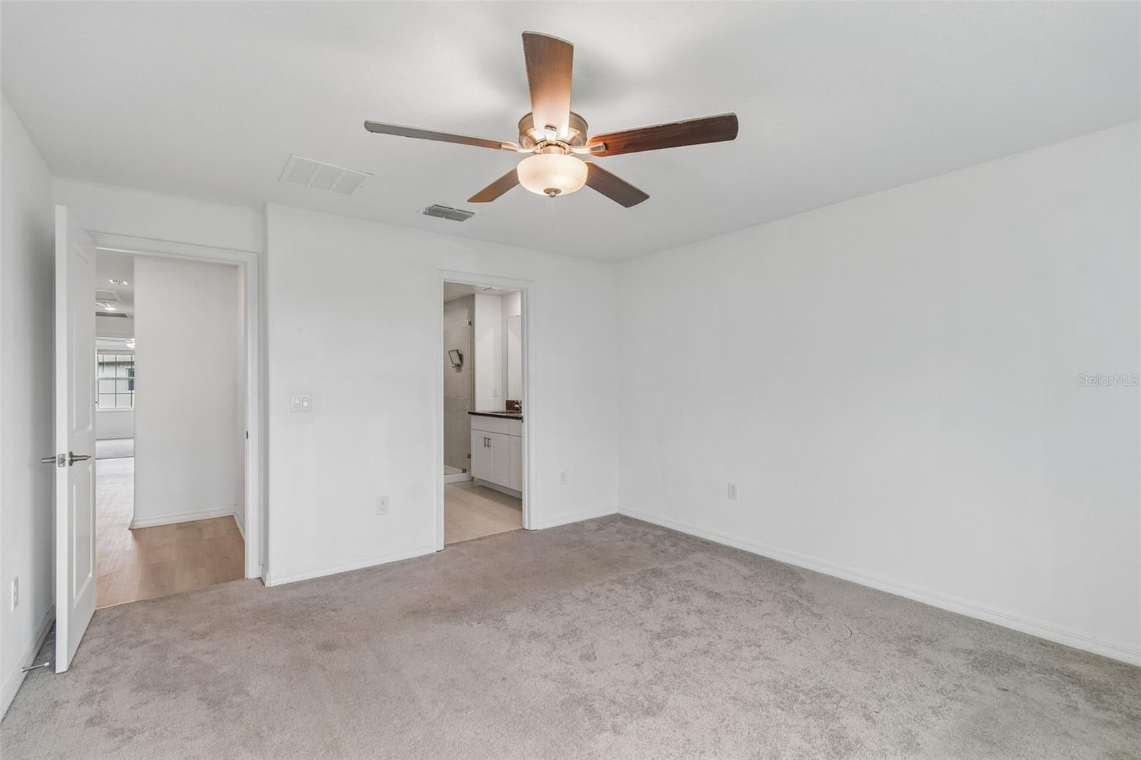 Listing photo id 17 for 4706 Tuscan Loon Drive