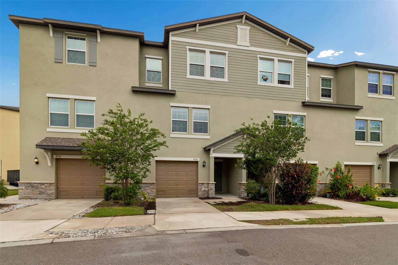 Listing photo id 0 for 4706 Tuscan Loon Drive