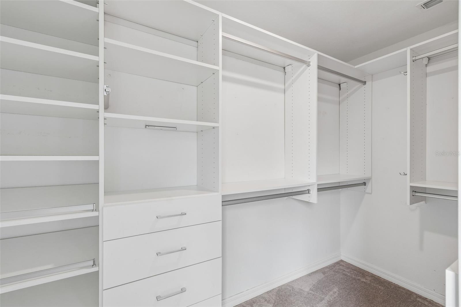 Listing photo id 19 for 4706 Tuscan Loon Drive