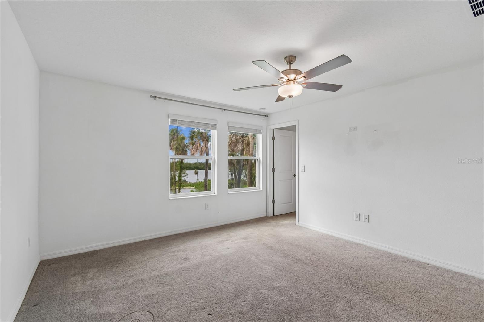 Listing photo id 24 for 4706 Tuscan Loon Drive