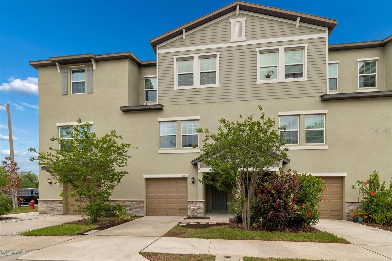 Listing photo id 1 for 4706 Tuscan Loon Drive