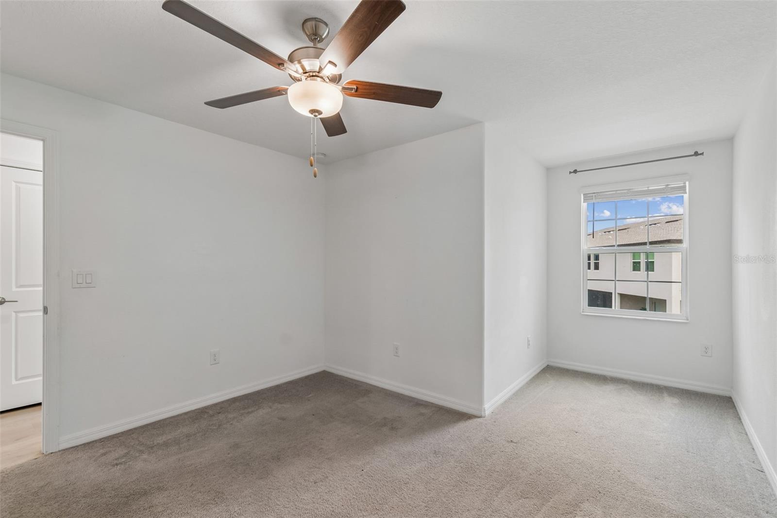 Listing photo id 30 for 4706 Tuscan Loon Drive