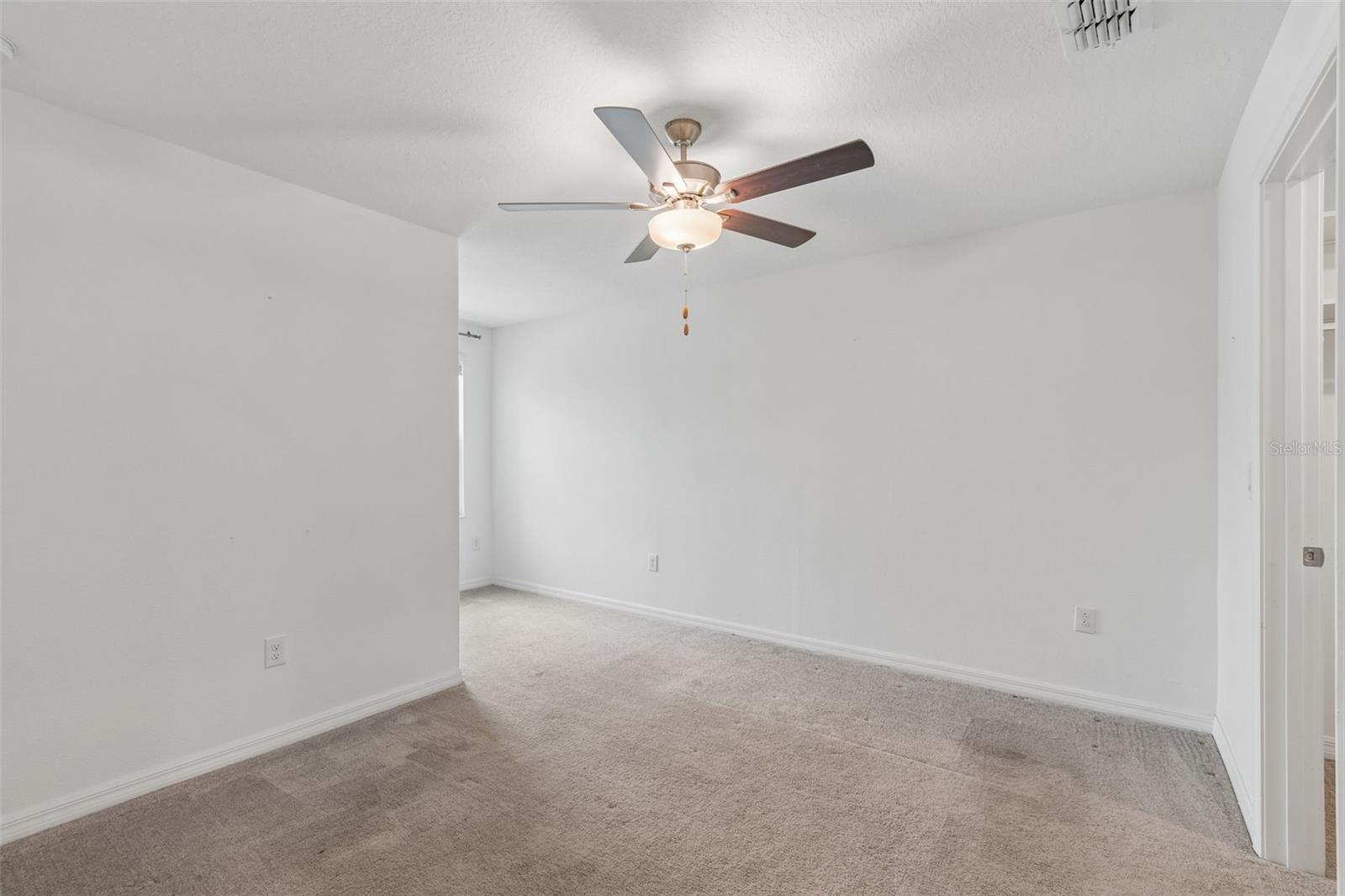 Listing photo id 31 for 4706 Tuscan Loon Drive