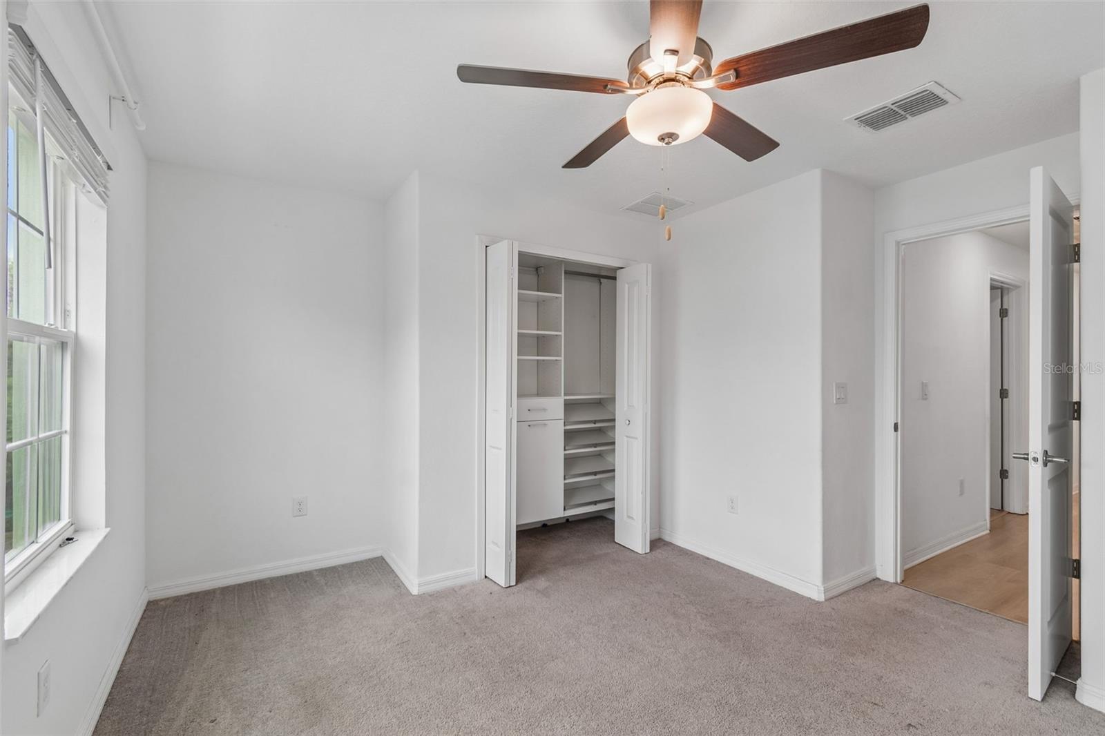 Listing photo id 33 for 4706 Tuscan Loon Drive