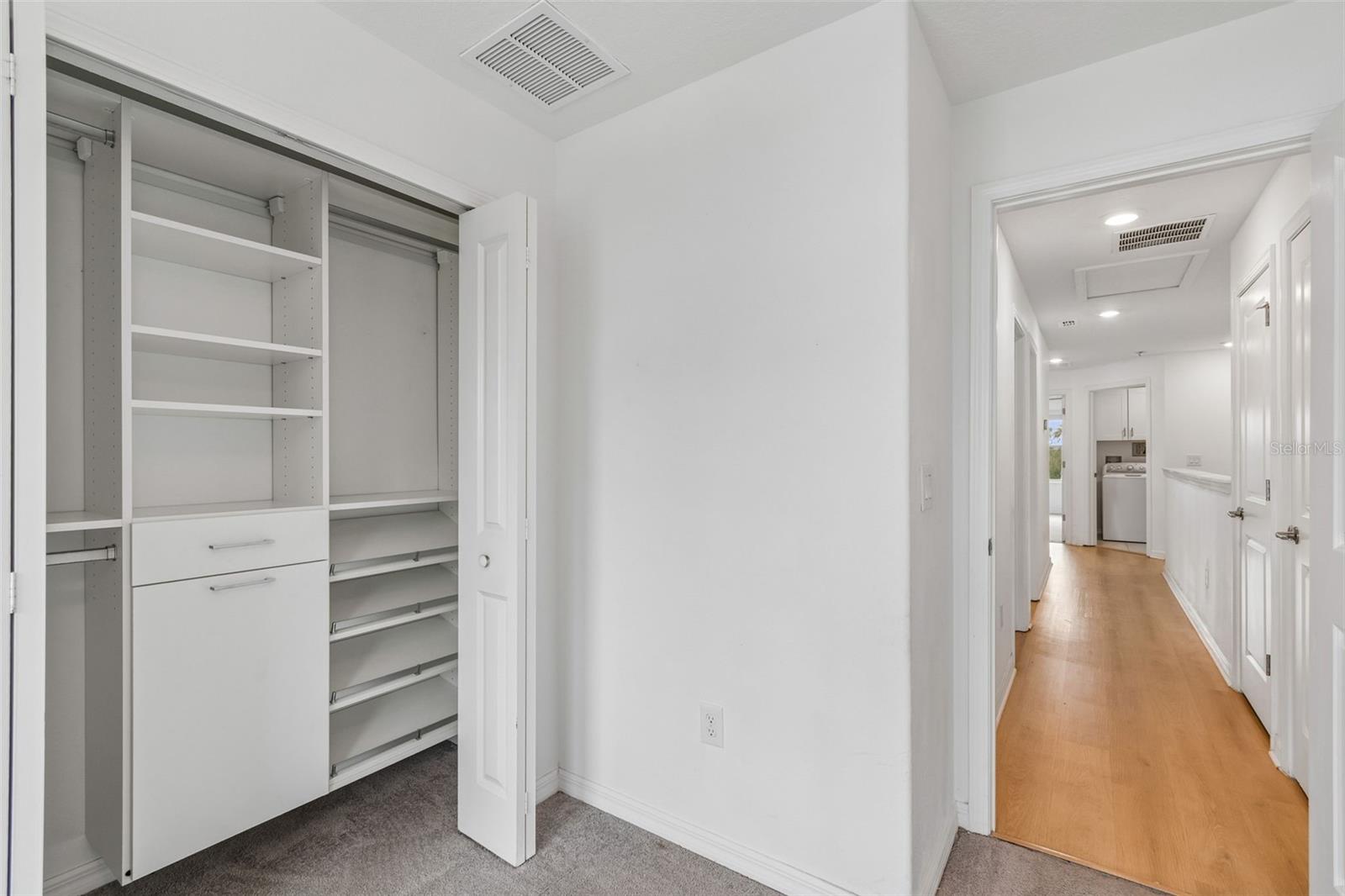 Listing photo id 34 for 4706 Tuscan Loon Drive