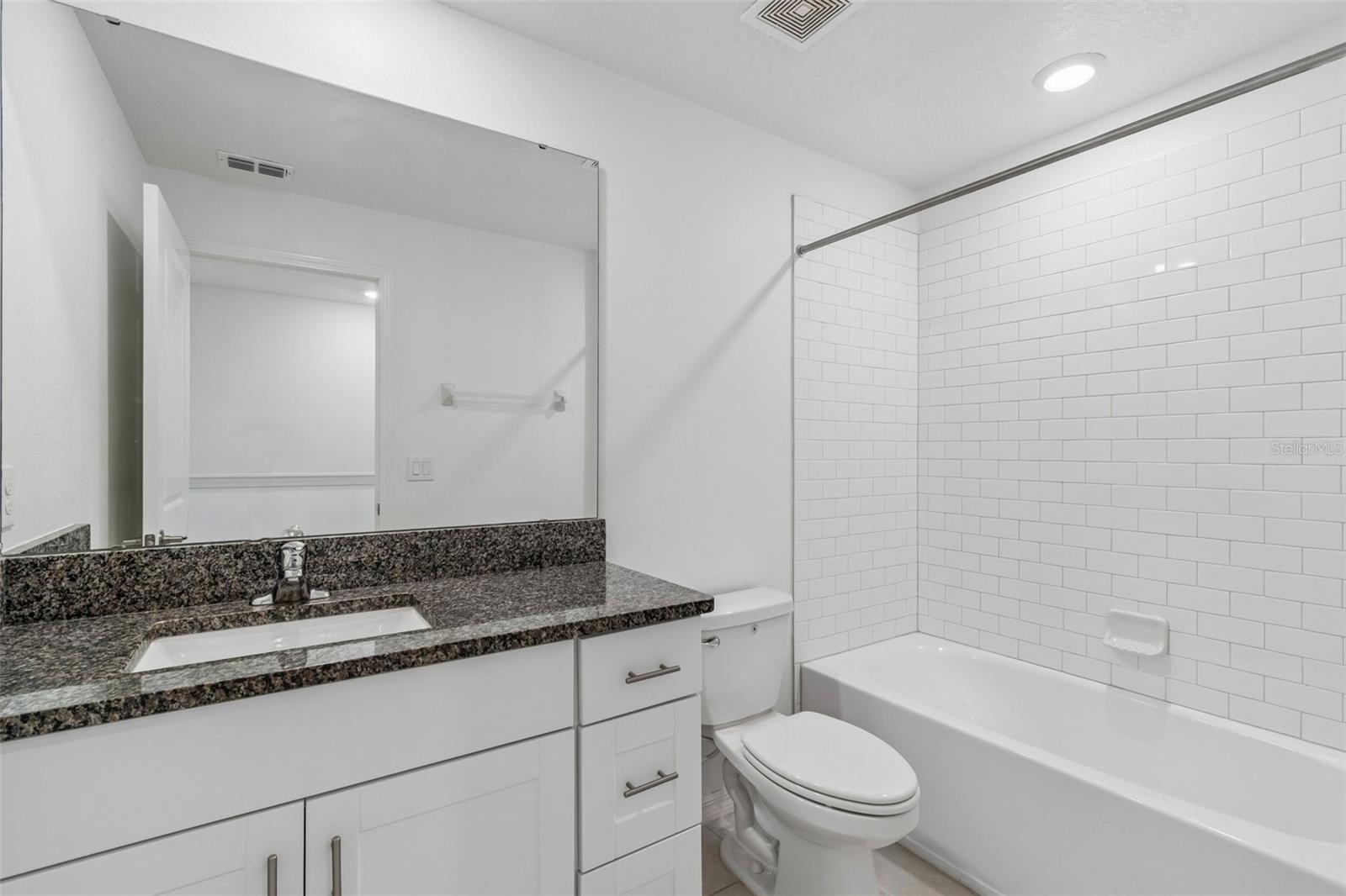 Listing photo id 35 for 4706 Tuscan Loon Drive