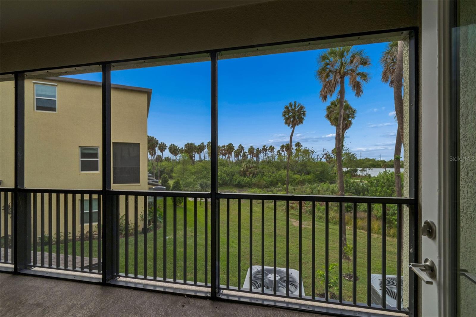 Listing photo id 41 for 4706 Tuscan Loon Drive