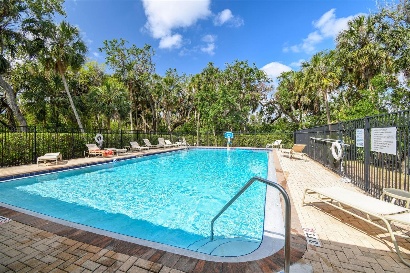 Listing photo id 47 for 4706 Tuscan Loon Drive