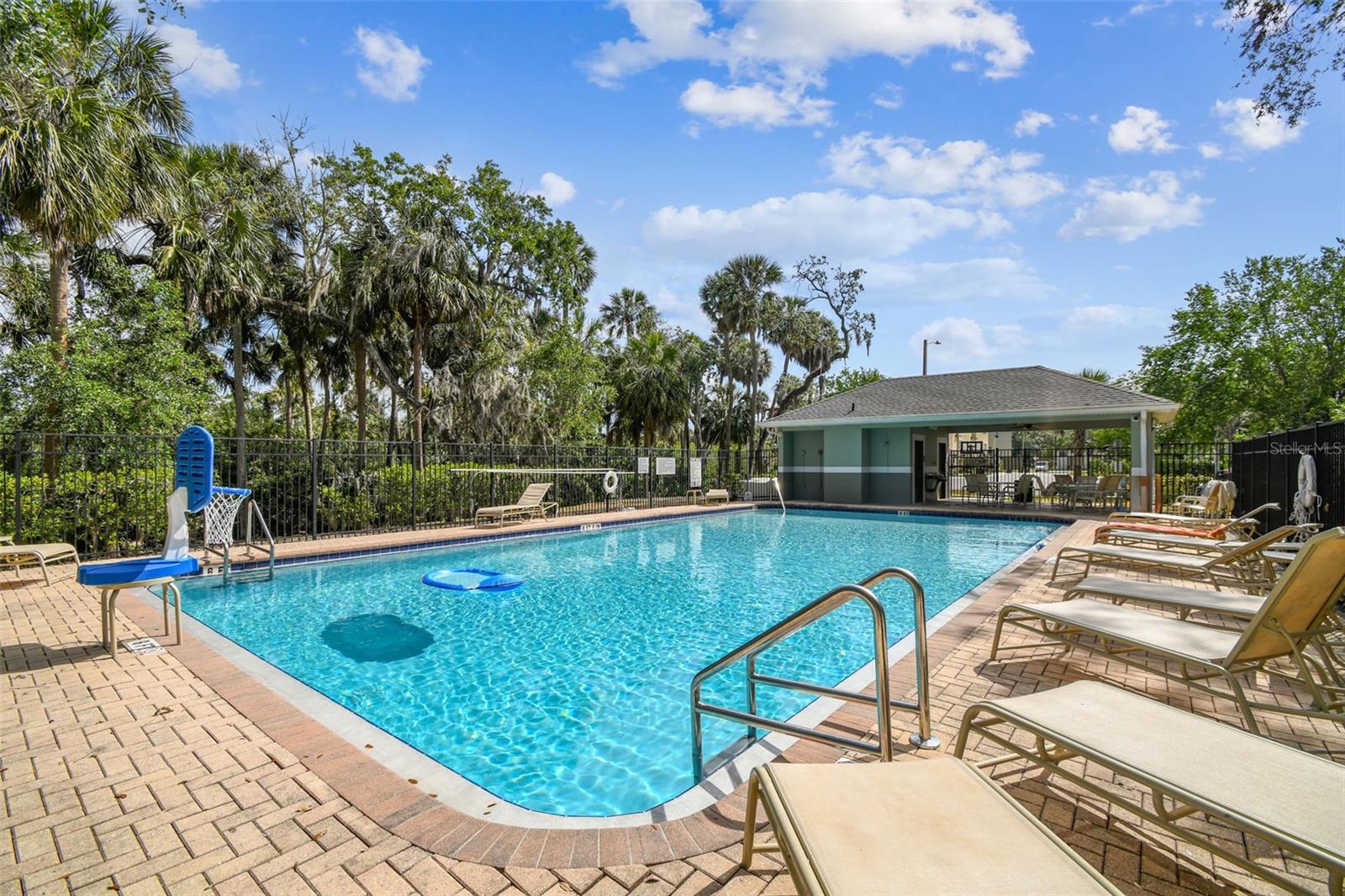 Listing photo id 48 for 4706 Tuscan Loon Drive