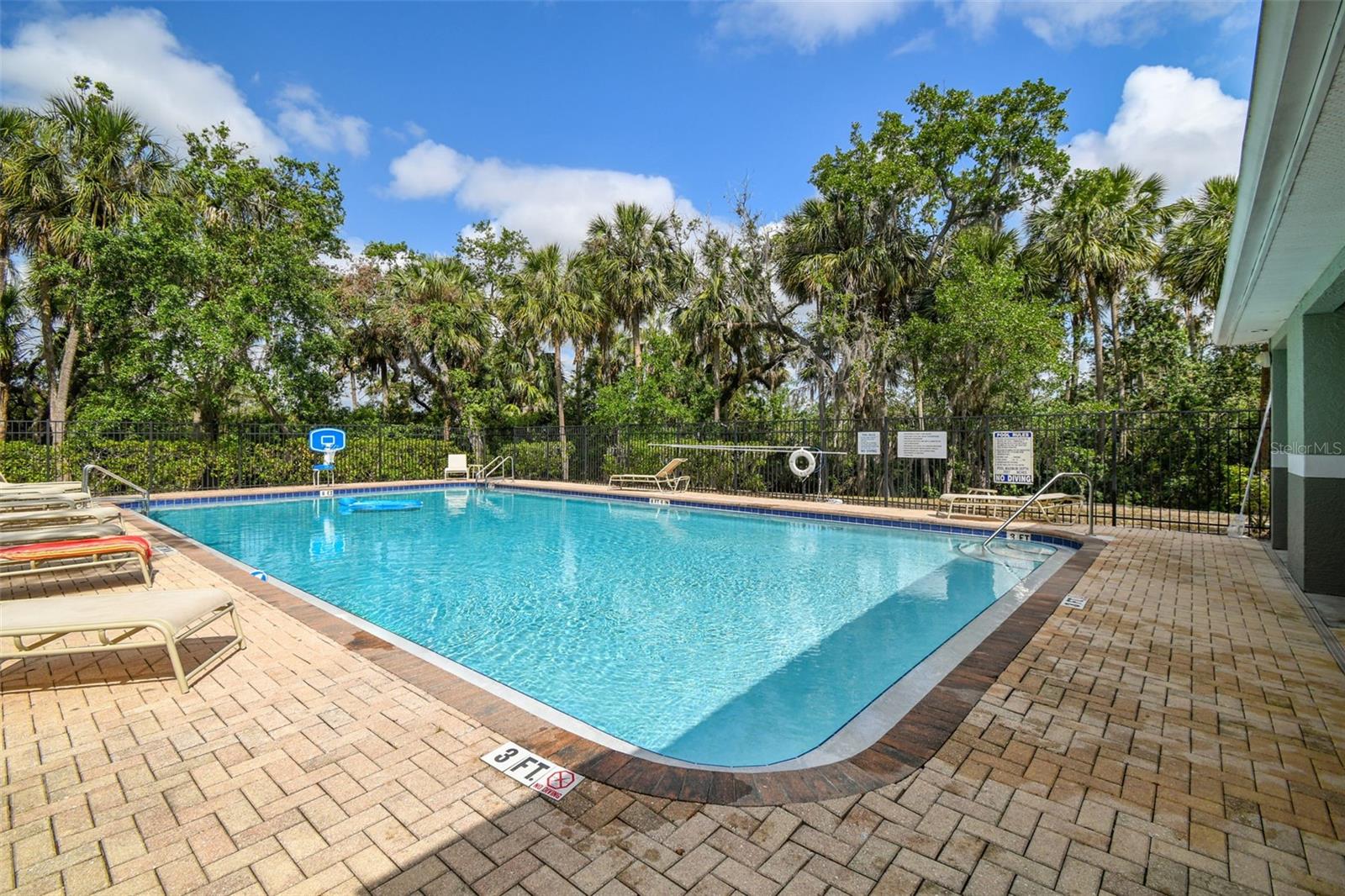 Listing photo id 49 for 4706 Tuscan Loon Drive