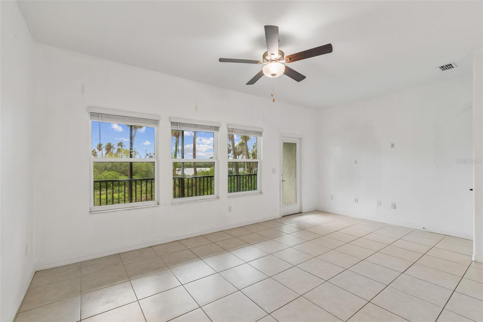 Listing photo id 4 for 4706 Tuscan Loon Drive