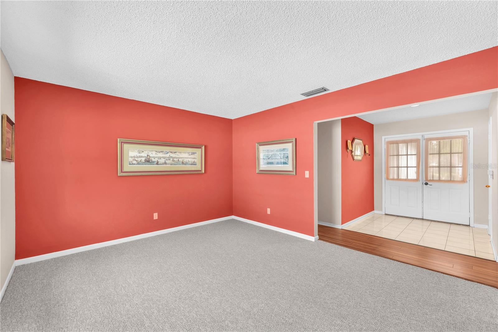 Listing photo id 9 for 3706 Orangecrest Street