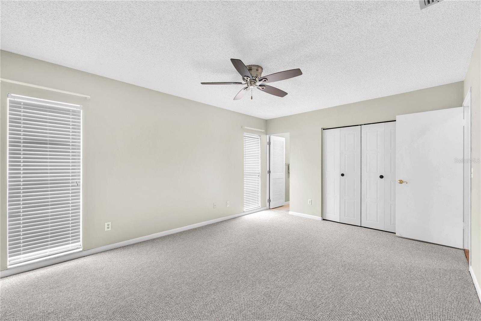 Listing photo id 10 for 3706 Orangecrest Street