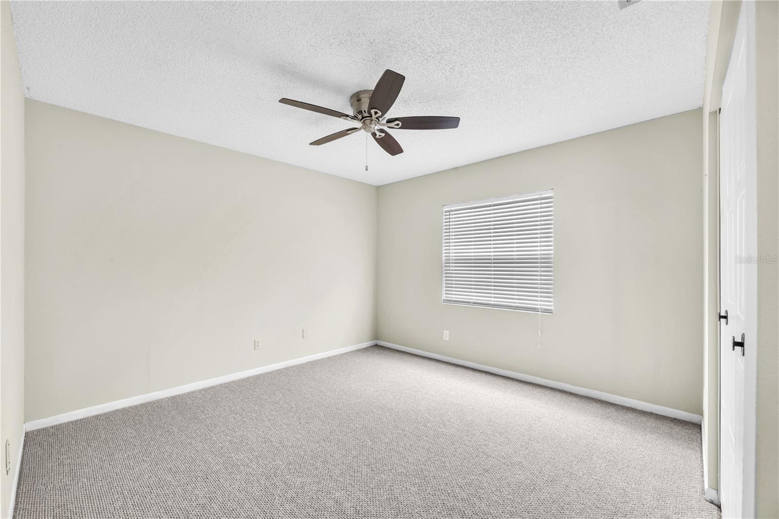 Listing photo id 13 for 3706 Orangecrest Street