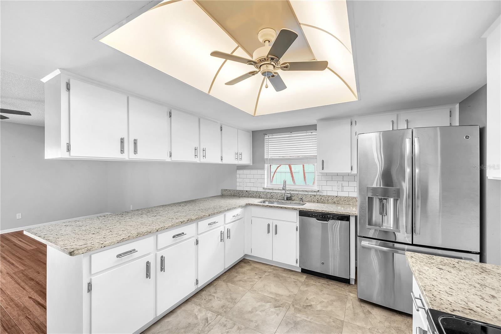 Listing photo id 4 for 3706 Orangecrest Street