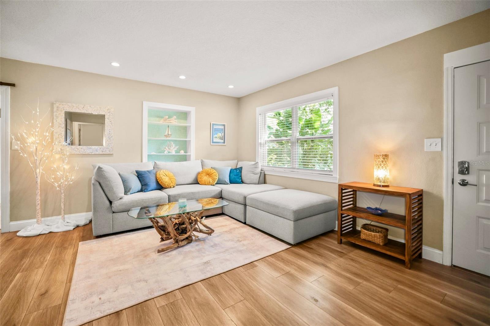 Image 5 of 37 For 1738 San Mateo Drive