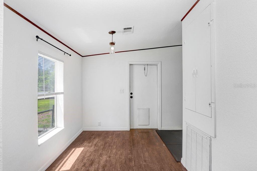 Image 23 of 44 For 11727 Lithia Pinecrest Road