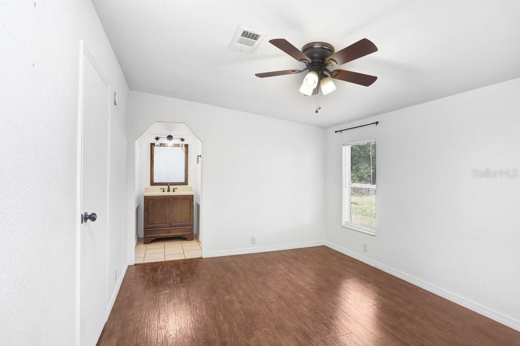 Image 5 of 44 For 11727 Lithia Pinecrest Road