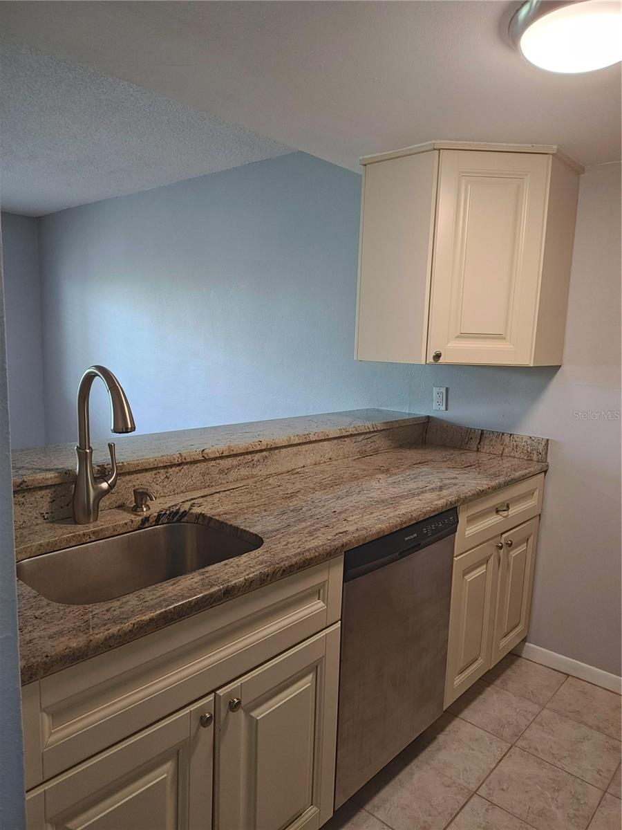 Image 5 of 18 For 2525 Bay Drive A44