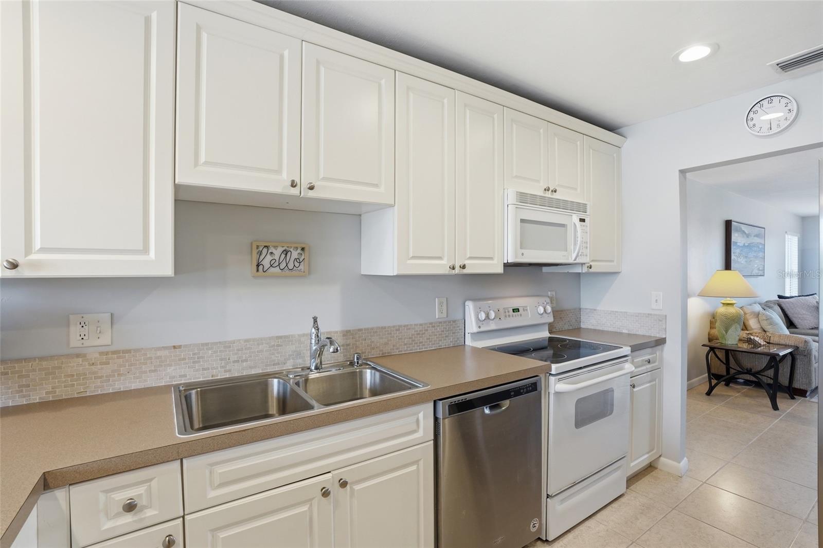 Image 11 of 40 For 912 46th Street 201