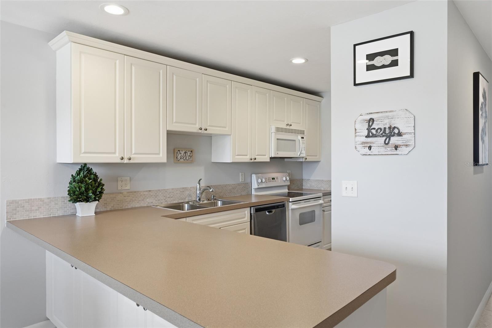 Image 12 of 40 For 912 46th Street 201