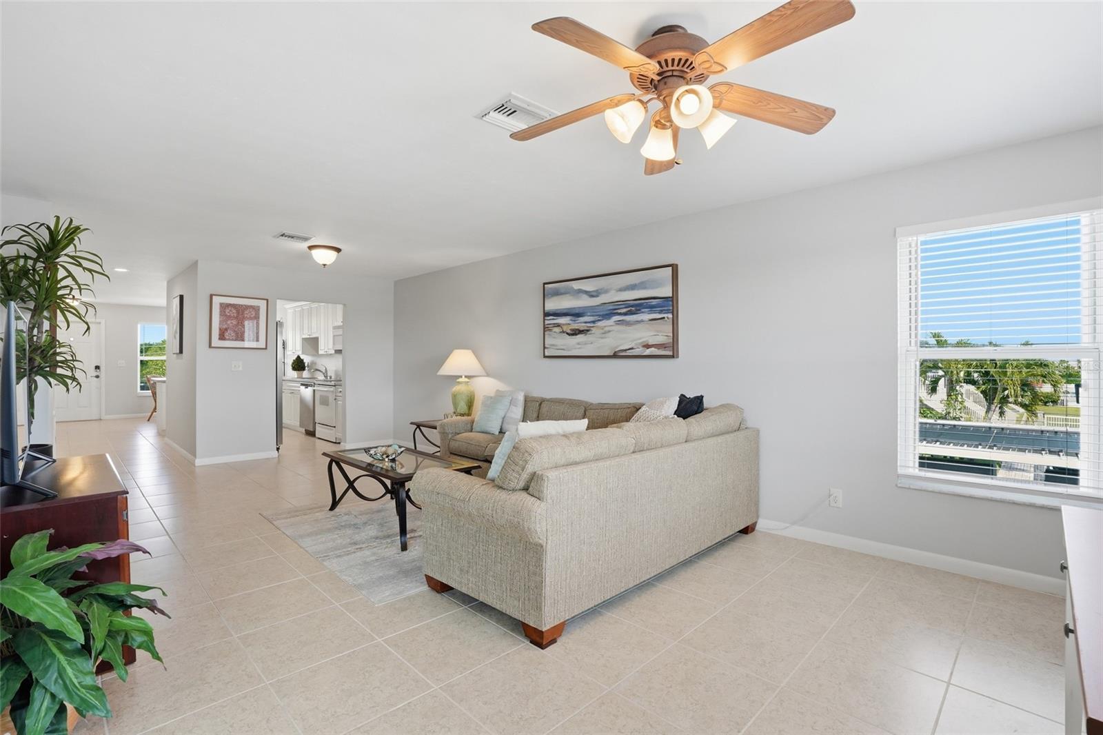 Image 5 of 40 For 912 46th Street 201