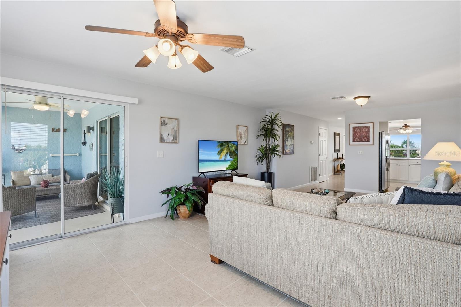 Image 7 of 40 For 912 46th Street 201