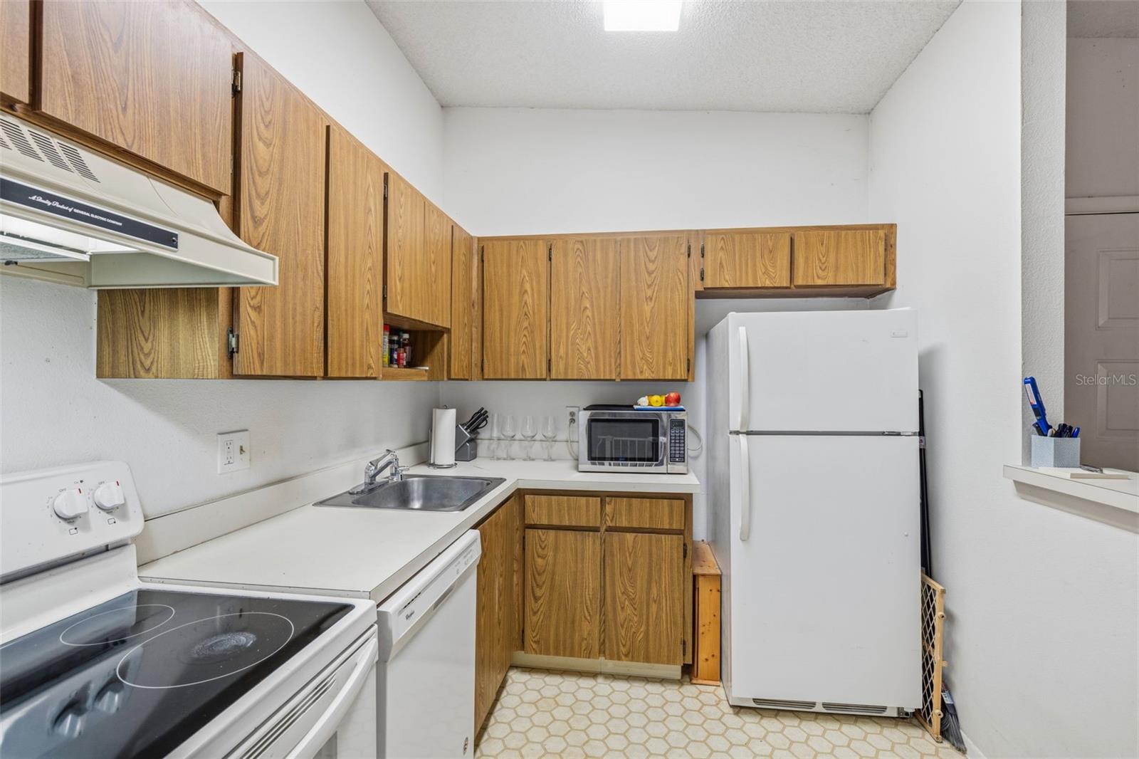 Image 11 of 28 For 6015 Laketree Lane B