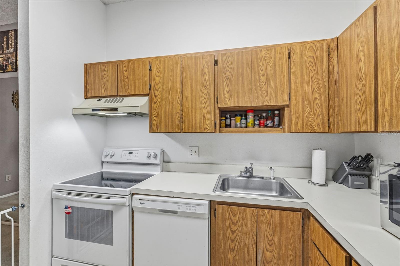 Image 12 of 28 For 6015 Laketree Lane B